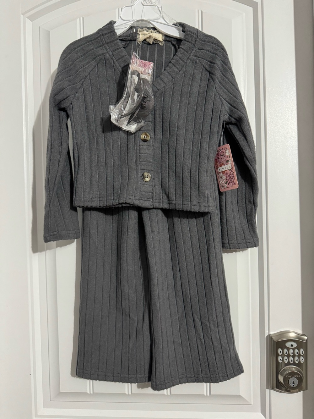 Cute Btween girls size 4 gray sweater set cardigan pants hair clip new